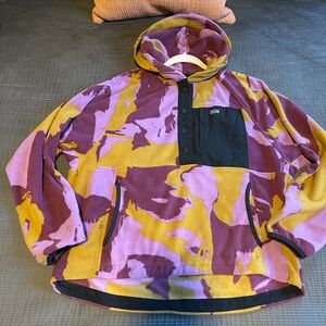 Mountain Hardware NWT Women’s Purple Camo Fleece XS